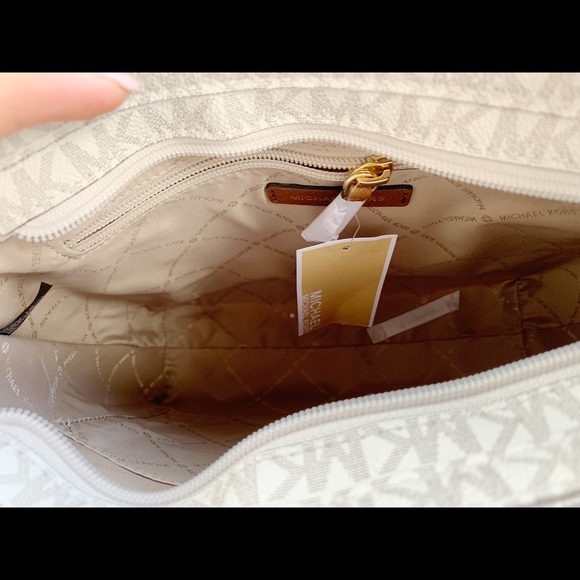 Gaby’sBags👜NWT Michael Kors Purse👜 - Picture 7 of 7